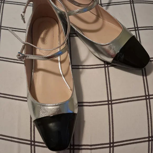 Liz Claiborne Shoes Liz Claiborne Silver And Black Flats With